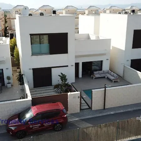 Luxurious Sleeps 6 With Private Pool Lm1